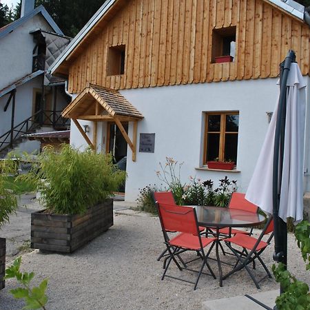 Gite Du Fourperet-Parc Naturel Du Haut-Jura Longevilles-Mont-dʼOr 外观 照片